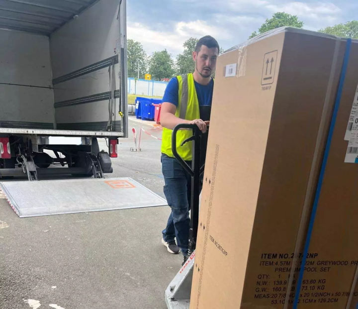 Transport de matériel pour salons, foires et expositions.