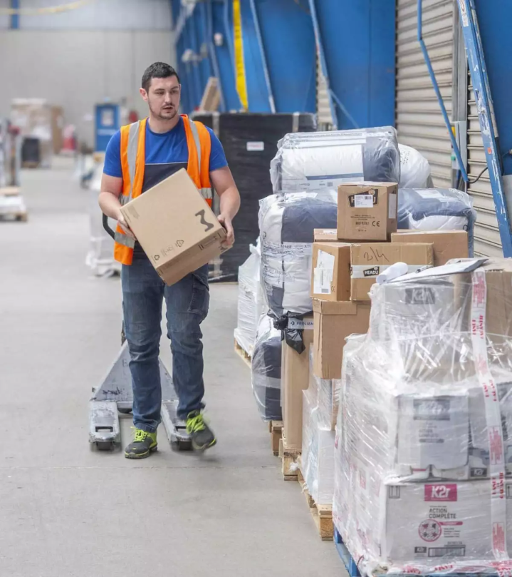 Expédition rapide et fiable de colis grâce à notre réseau dédié.